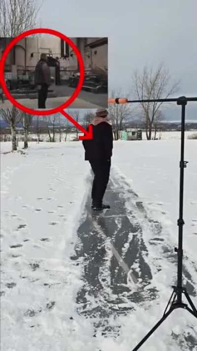 Triple soundalike in one video