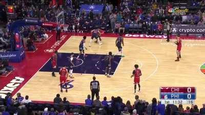 [Highlight] DeMar DeRozan throws down the reverse dunk