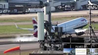 Aborted landing due to strong winds at Heathrow