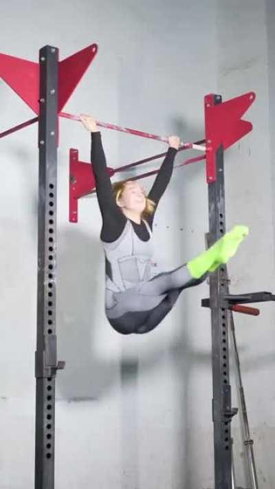 If it looks like an alien, moves like an alien, then it's an alien. But it could also be a girl in a gif.