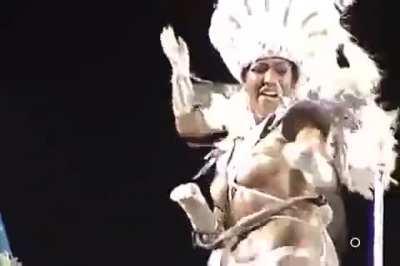 2007-03-XX-Mulher Moranguinho-Fashion Tour Carnaval-1 (Ellen Cardoso)