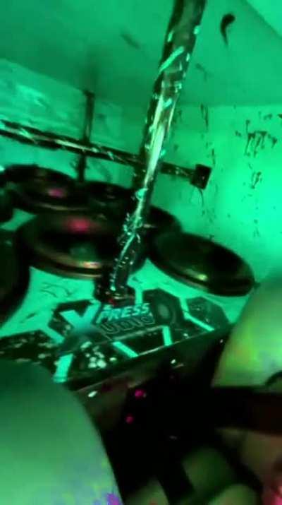 When the beat drops im going to fucking kill myself