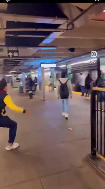 New York prankster goes around dropping random people 🙁