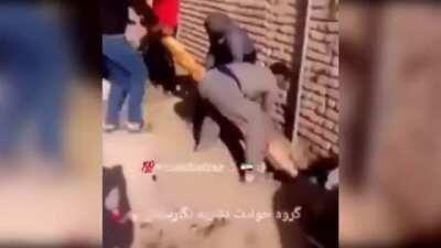 Držme sa za ruky a poďme svietiť