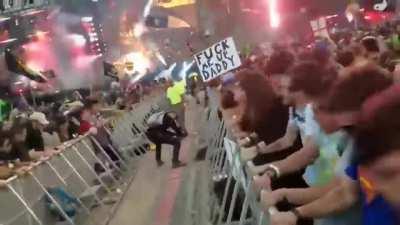 Seven rings in hand was such a banger, change my mind