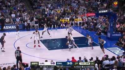 [Highlight] Kyrie surgically operates on Austin Reaves as Mavs double up the lakers 32-16