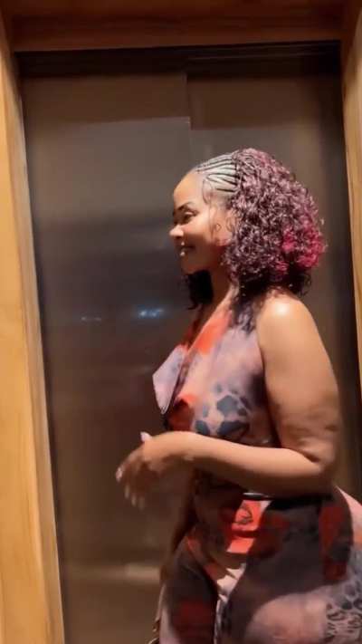 Natural big booty thick thighs [Naomy]