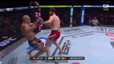Alex Pereira initiates the clinch against Ankalaev