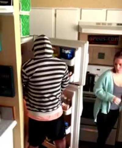 This guy tried to reply a prank on Tik Tok and this happened