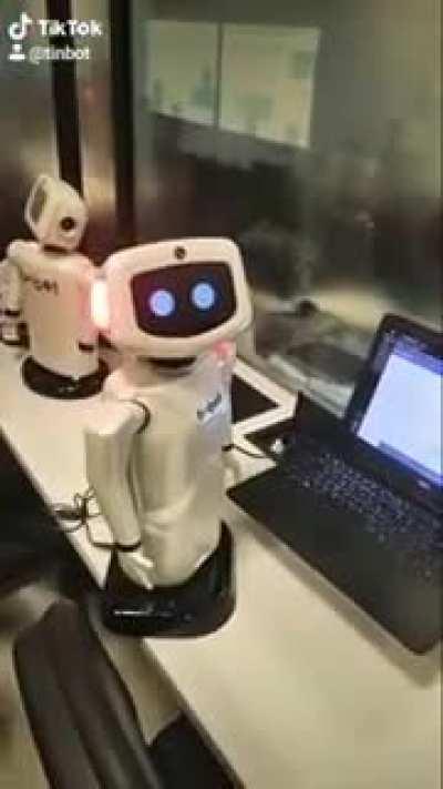 Robofobia (ta o bglh do tik merda ali mas peguei do youbug👍)