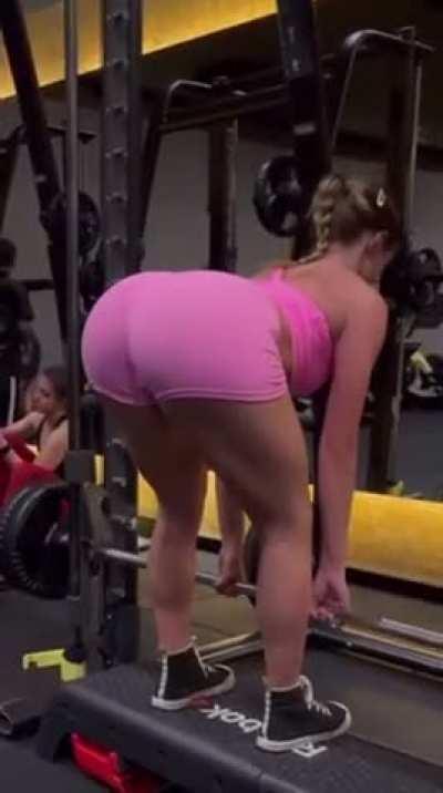 (F) 21. A bit of my workout. 🥰