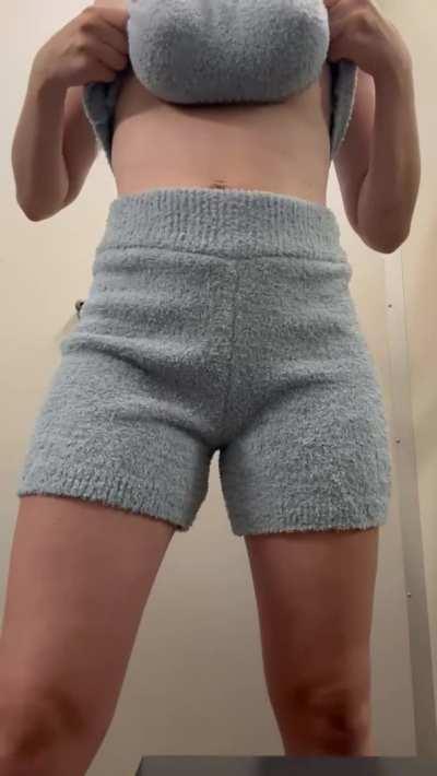 Mom really wants to ride some dick right now