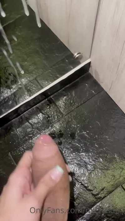 micheldoll cums on the mirror