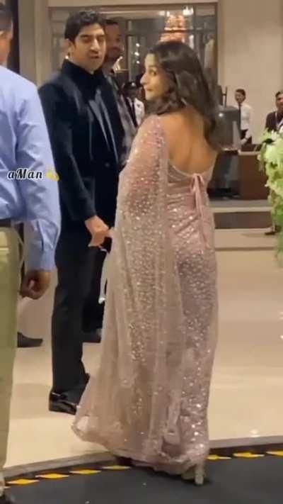 Alia bhatt ki Gaand 🤤 will lick & eat her tight Asshole in front of everyone in the function 💦