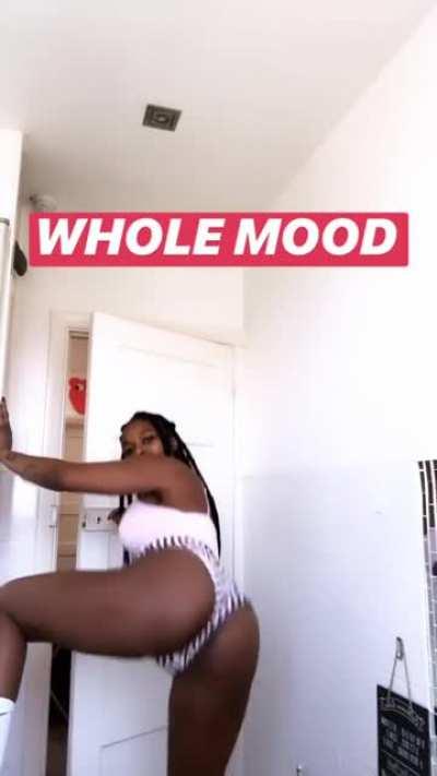 Nadia Rose twerking