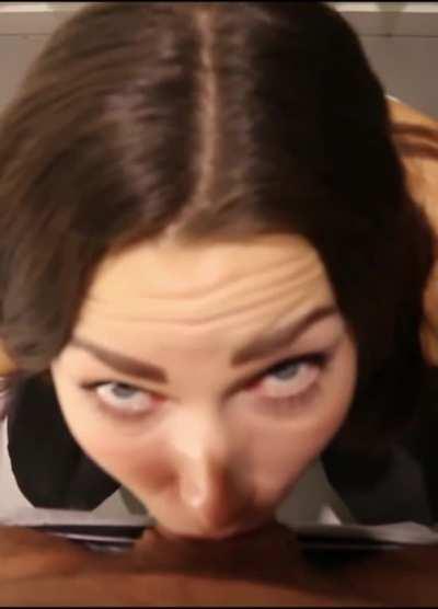 Quick blowjob in the dressing room