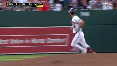 [Highlight] [Highlight] Adam Frazier's 3-run homer off Severino makes it 6-0 Orioles over the Yankees in the first with no outs.