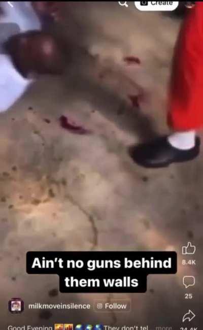 This how shit go down out the Feds.. Itâs no guns in there