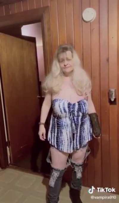 I know what you like. Give grandma a kiss 😘