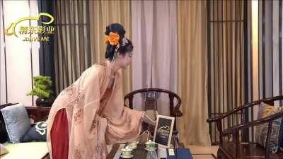 Ximeng Qing and his friends visit the kiln