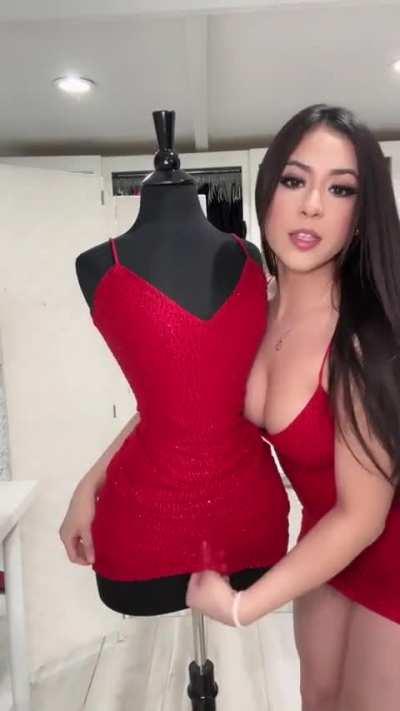 She looks so good in that dress 🥵