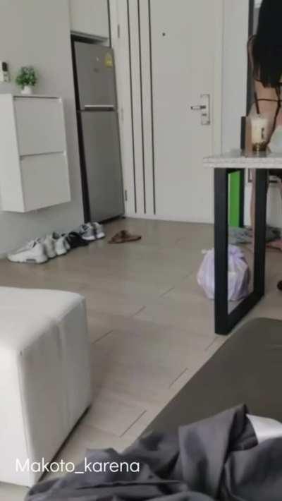 Dares flashing delivery guy with see through clothes [GIF]