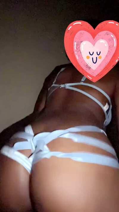 Do you like how I twerk?🤤🍑