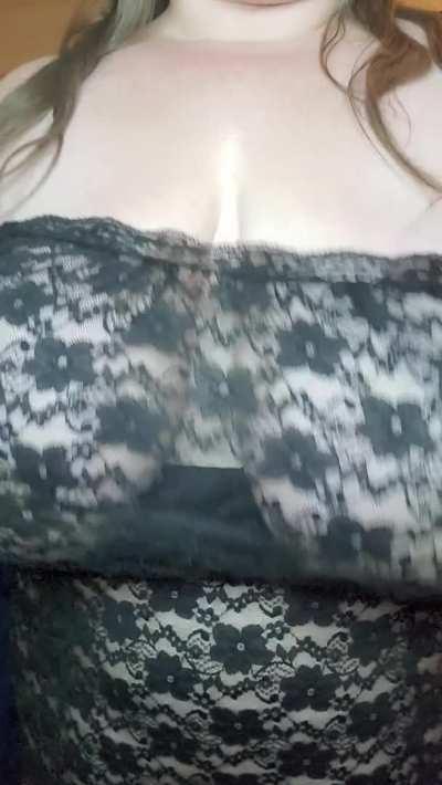 Just a little feel up before bed 🖤