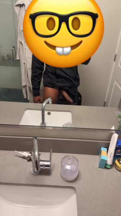 Tall 6’0 former D1 athlete with a ripped build and a thick BBC in Denver. Discreet, confident, and ready to meet today or sometime this weekend. If you want real chemistry and real stamina, slide into my DMs