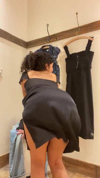 I love a dress with quick access! 😈