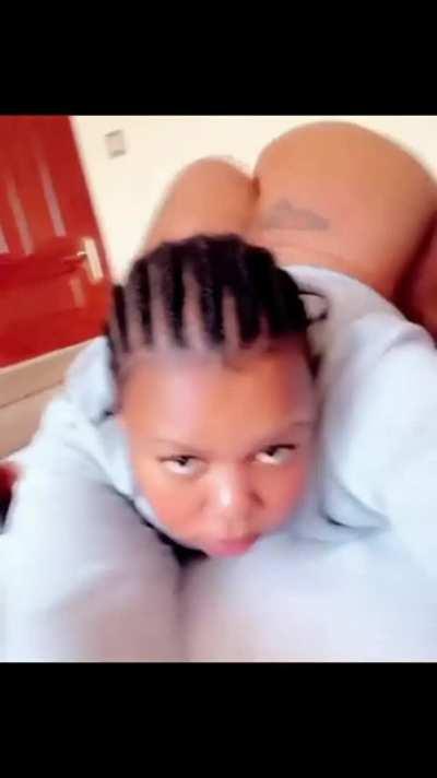 Wiggle those asscheeks