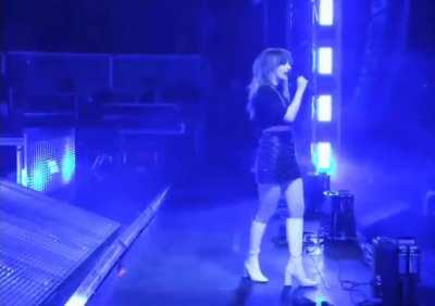 Lauren performing with Gryffin (short clip)