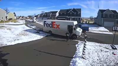 Fed Ex driver gets spooked