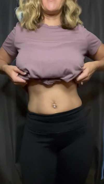 Would you raise your hand for this 💯 real MILF Teacher