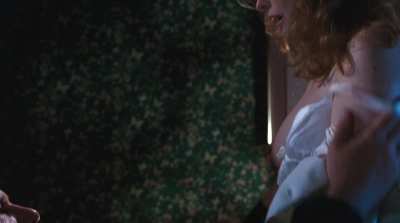 Faye Grant, Katherine Borowitz in Internal Affairs (1990)
