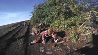 UA POV - Trench fighting between Ukrainian and Russian sides and the capture of prisoners, whom promptly received medical care. This occurs in Siversk and the Ukrainians were victorious in this engagement