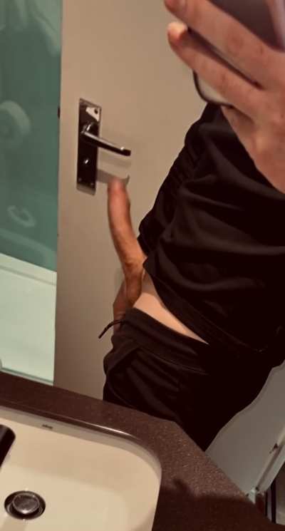 Who loves a throbbing gurthy cock