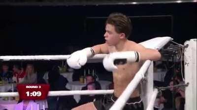 Talented 17 yrs old Mohammed Jaraya stunts on 28 yrs old Mac Rakkong