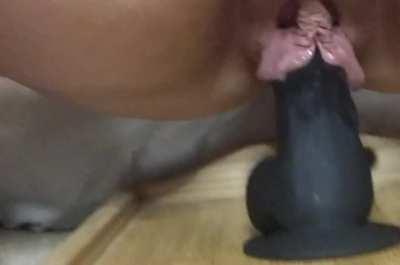 Xxl sized pussy lips clinging to dildo