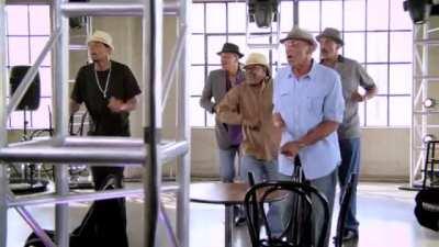 Eu eos crias animando o churras do sub 😎😎😎👍👍 mucalol poderia nos contratar para tocar ?