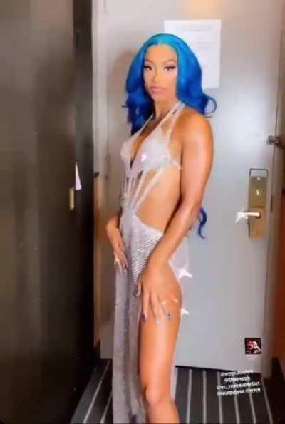 Sasha's so goddess in that dress 😍 clearly you can see her thong 🥵