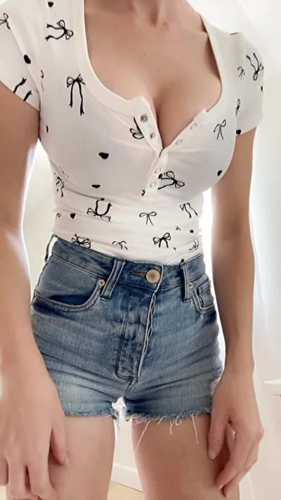 The mom walking by you at soccer practice last week