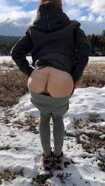 A snow bunny in her natural habitat. [GIF]