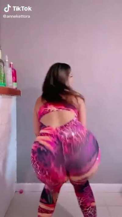 This needs to become a viral trend