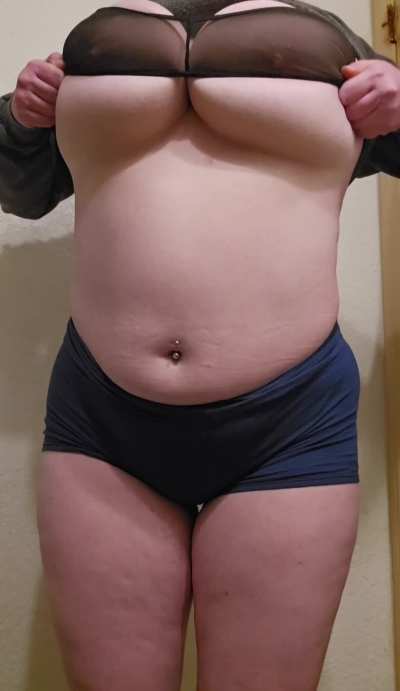 Do you like cute lingerie? Do you wanna be teased before I get ready for work? 