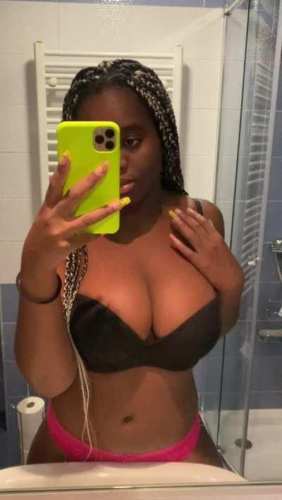 [F19 ]Straight out the shower, looking for daddy...