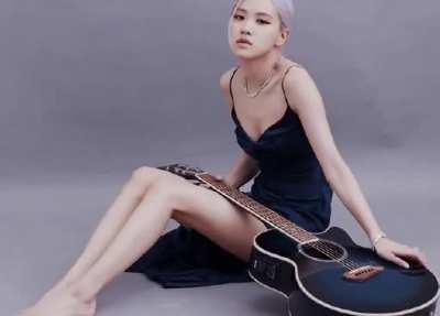 Need Rosé out this dress asap!