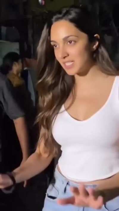 Kiaras hair, curves, boobs, ass, skin Best in bollywood