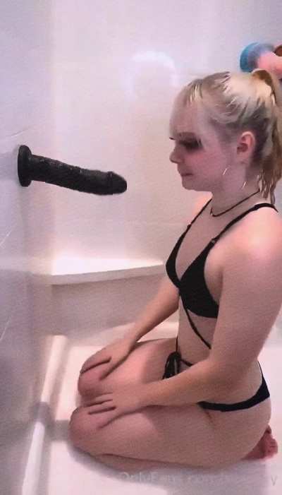 your roommate forgot to clean up after her shower and suddenly you’ve join the BNWO 🤷‍♀️