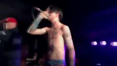 low effort és senki nem fog rajta nevetni de muszáj több emberrel megismertetnem ezt a zenét.